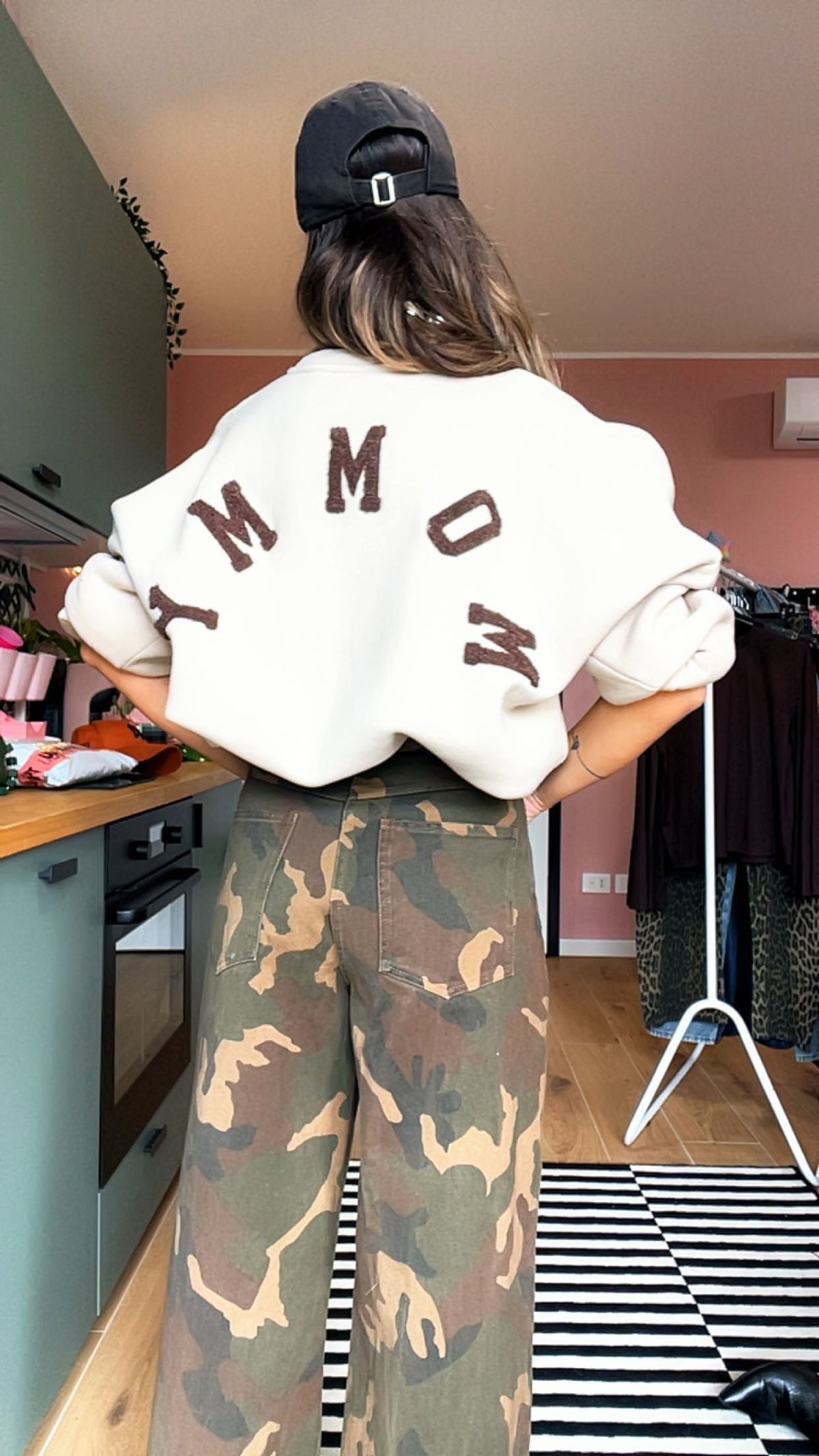 Felpa “MOMMY” crema