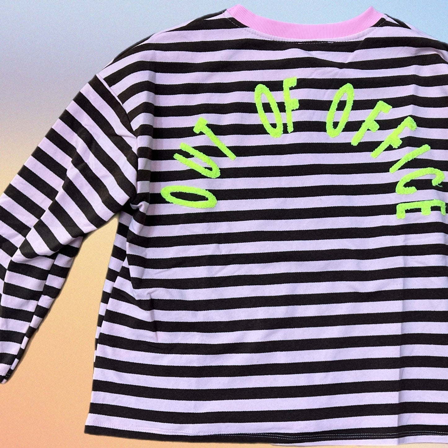 Felpa OUT of OFFICE rosa/marrone